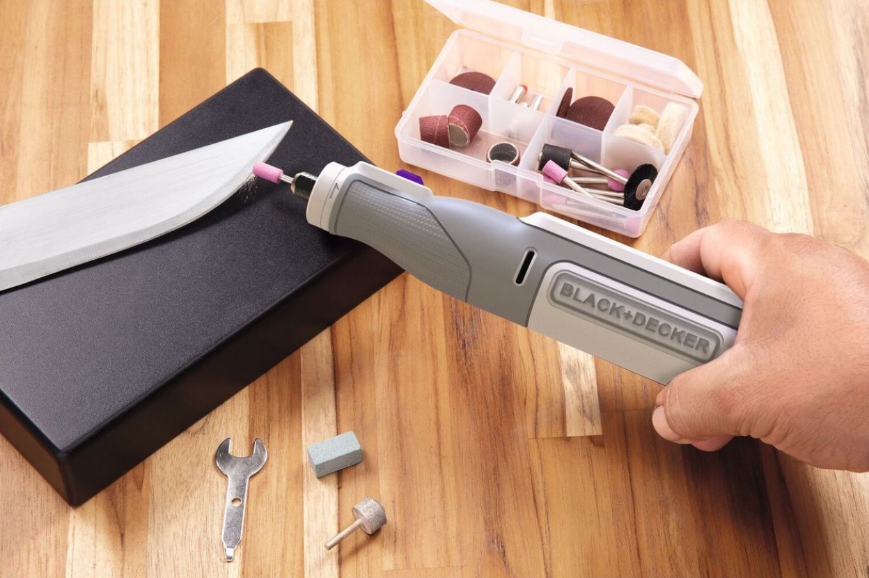 Black & Decker 27Wh Gen 9.5 Cordless Pet Dustbuster Hand Vacuum and 7.2V Cordless Rotary Pet tool Bundle