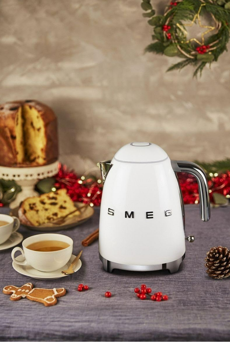 Smeg - 1.7 Litre 3D Logo Kettle