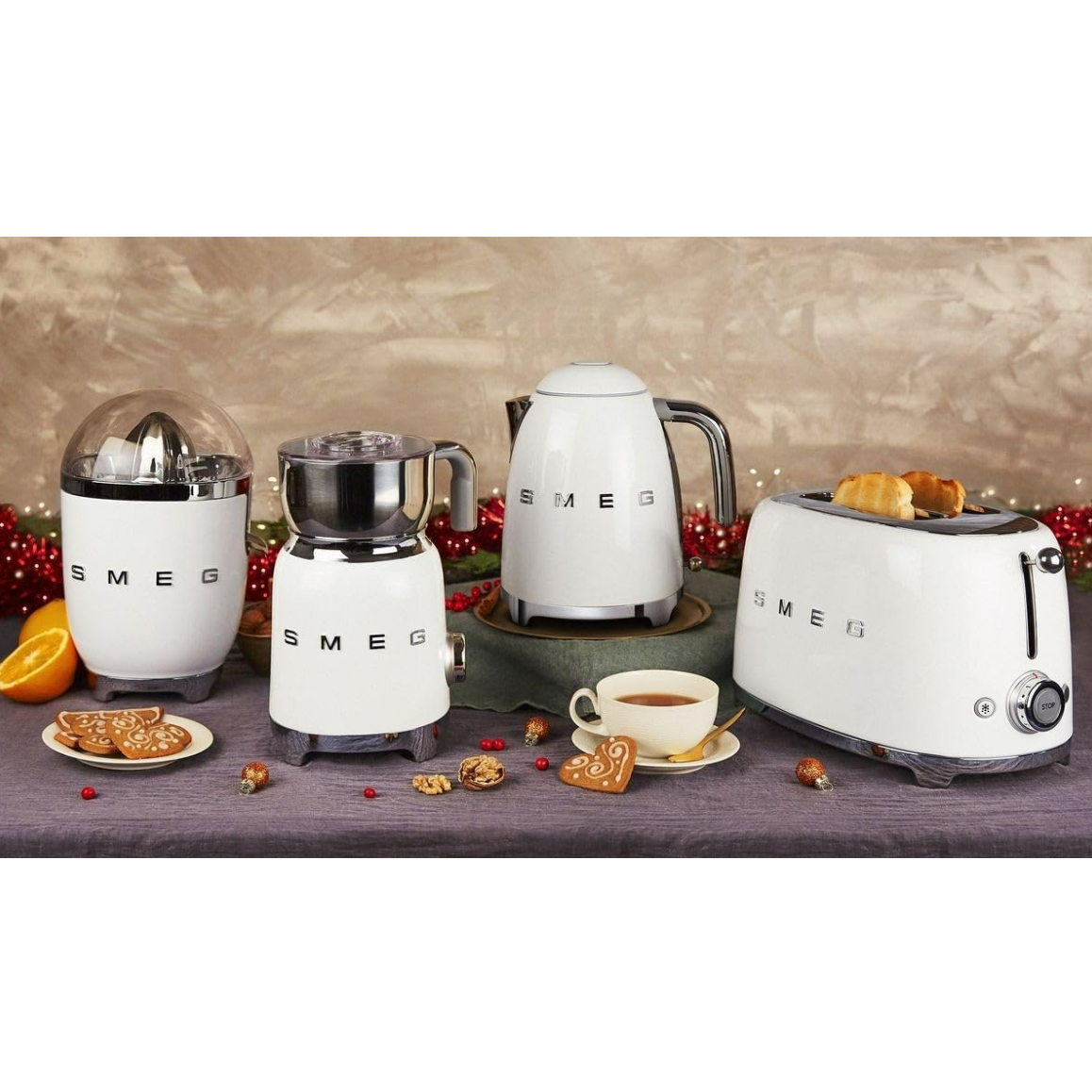 Smeg - 1.7 Litre 3D Logo Kettle