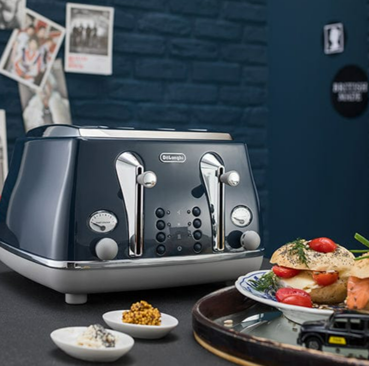 De'Longhi Icona Capitals London Blue Kettle & Toaster Set