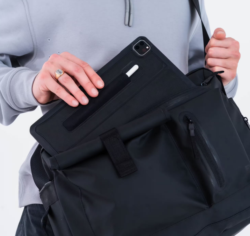 Decathlon 20l Backenger Activ Mblty Urban Walking Messenger Bag Backpack - Black